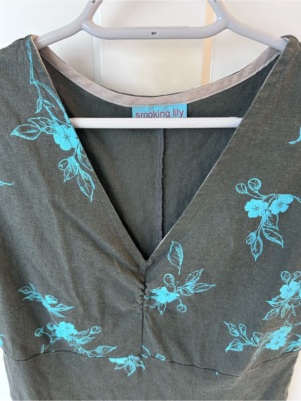 Smoking Lily Soft Charcoal Grey Floral V-Neck Midi Dress with Aqua Print - Picture 3 of 11